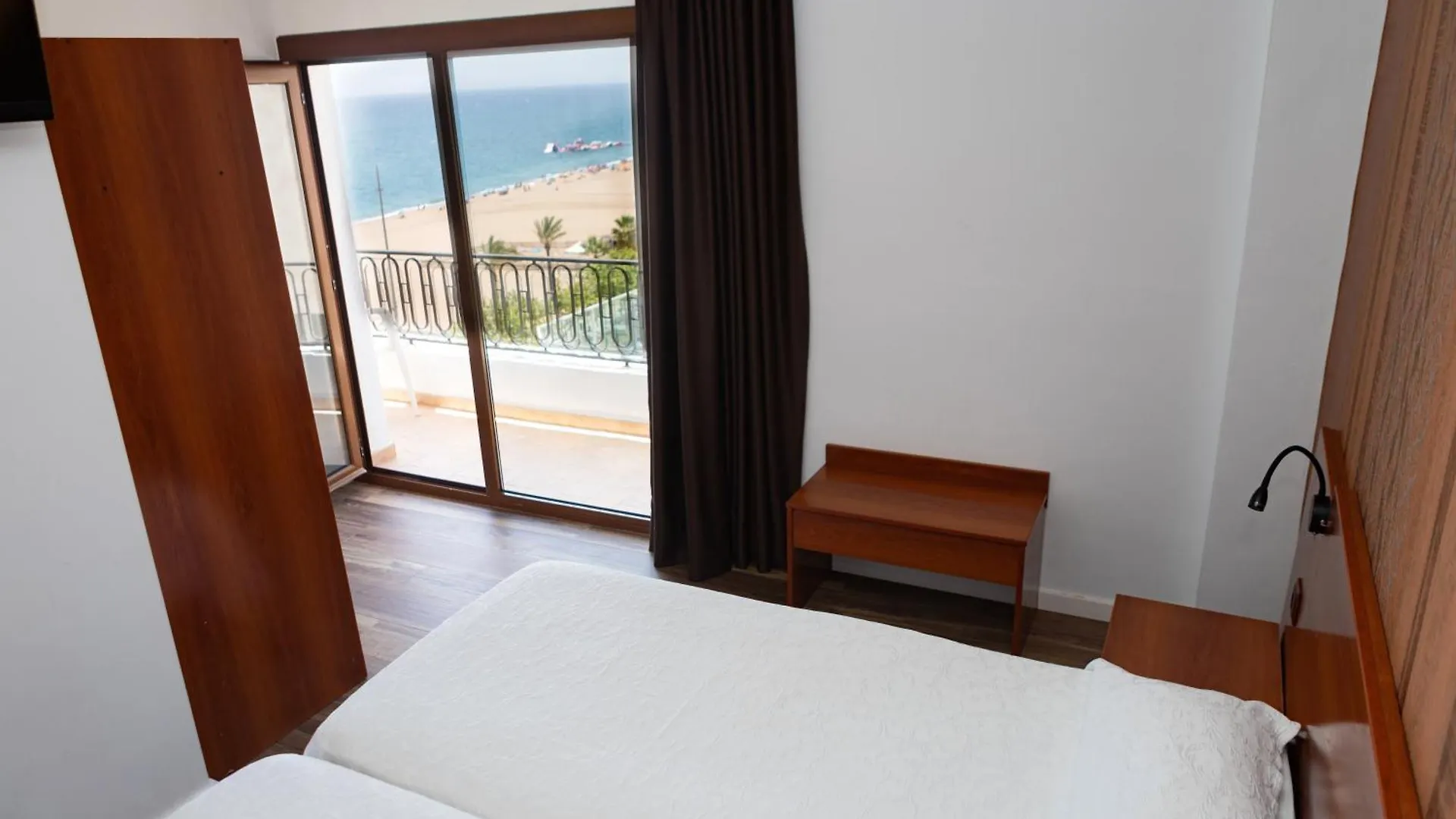 Hotel Haromar Calella 2*,