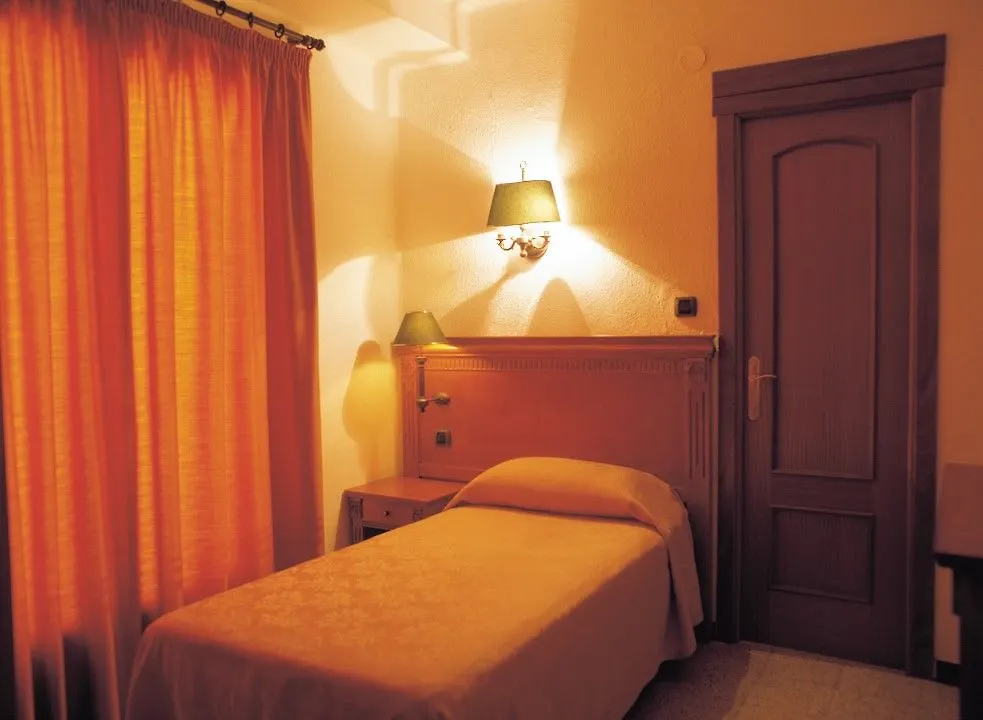 Hotel Haromar Calella 2*,